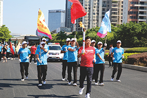 1586594277271895.jpg 赖运宏董事长代表文明企业参加“2019全城行动传递文明火炬”活动.jpg